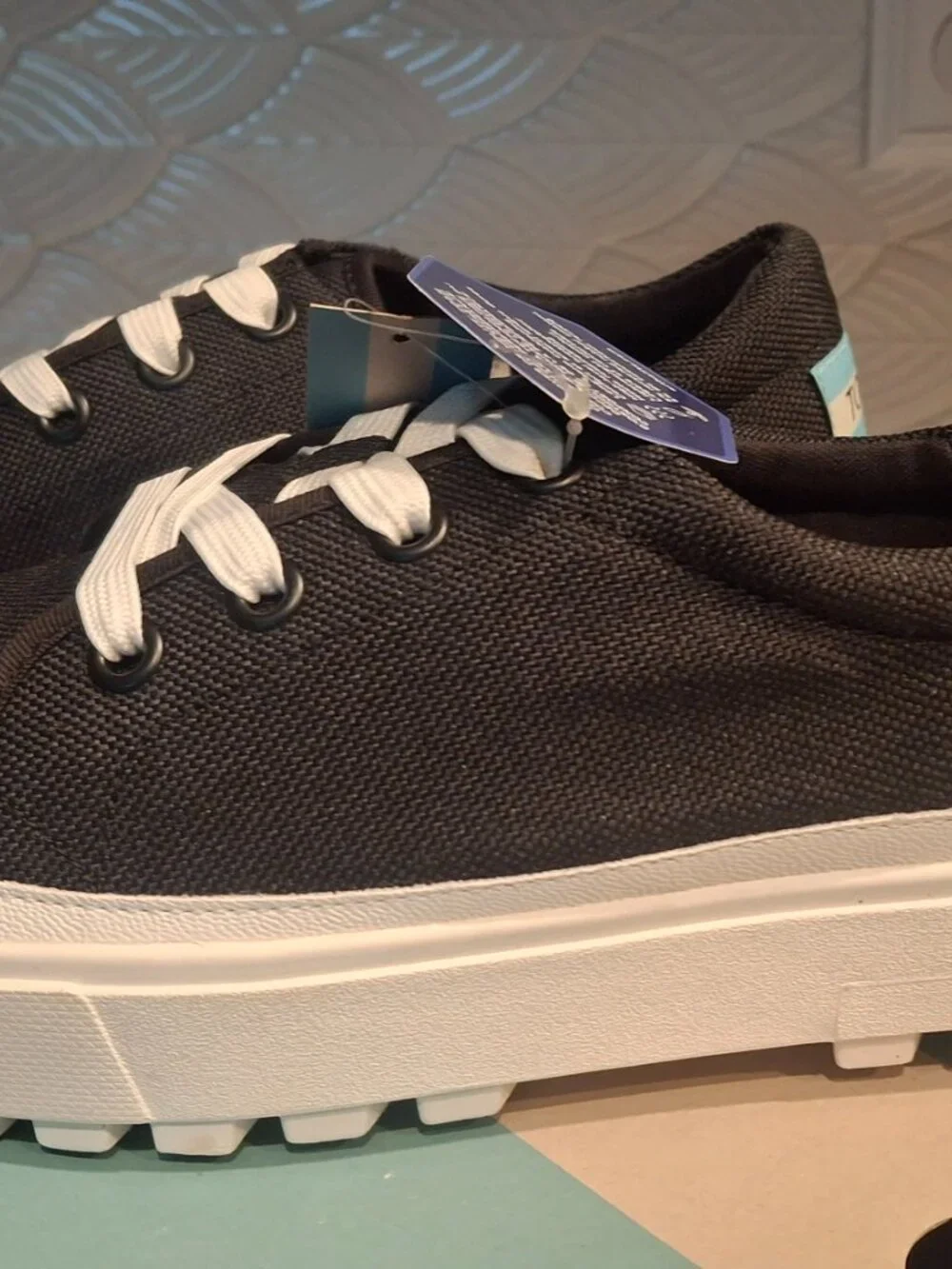 NIB womens TOMS black canvas chunky sole lugs size 10
